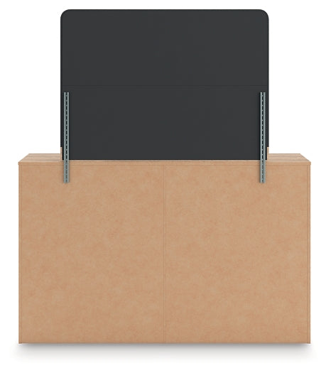 Kinlanni Queen Upholstered Platform Bed, Dresser and Mirror